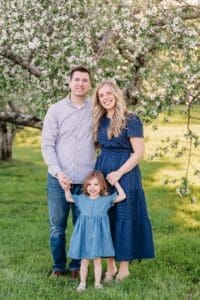 apple-blossom-mini-photo-session-nh-1-526e5ca9-1500